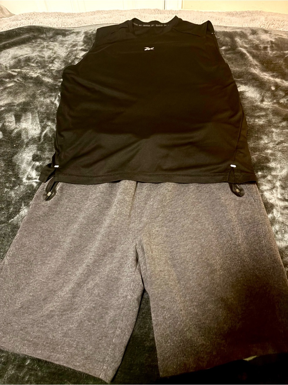 Reebok Men's Athletic Shorts Set in Gray & Black Like New (Large)